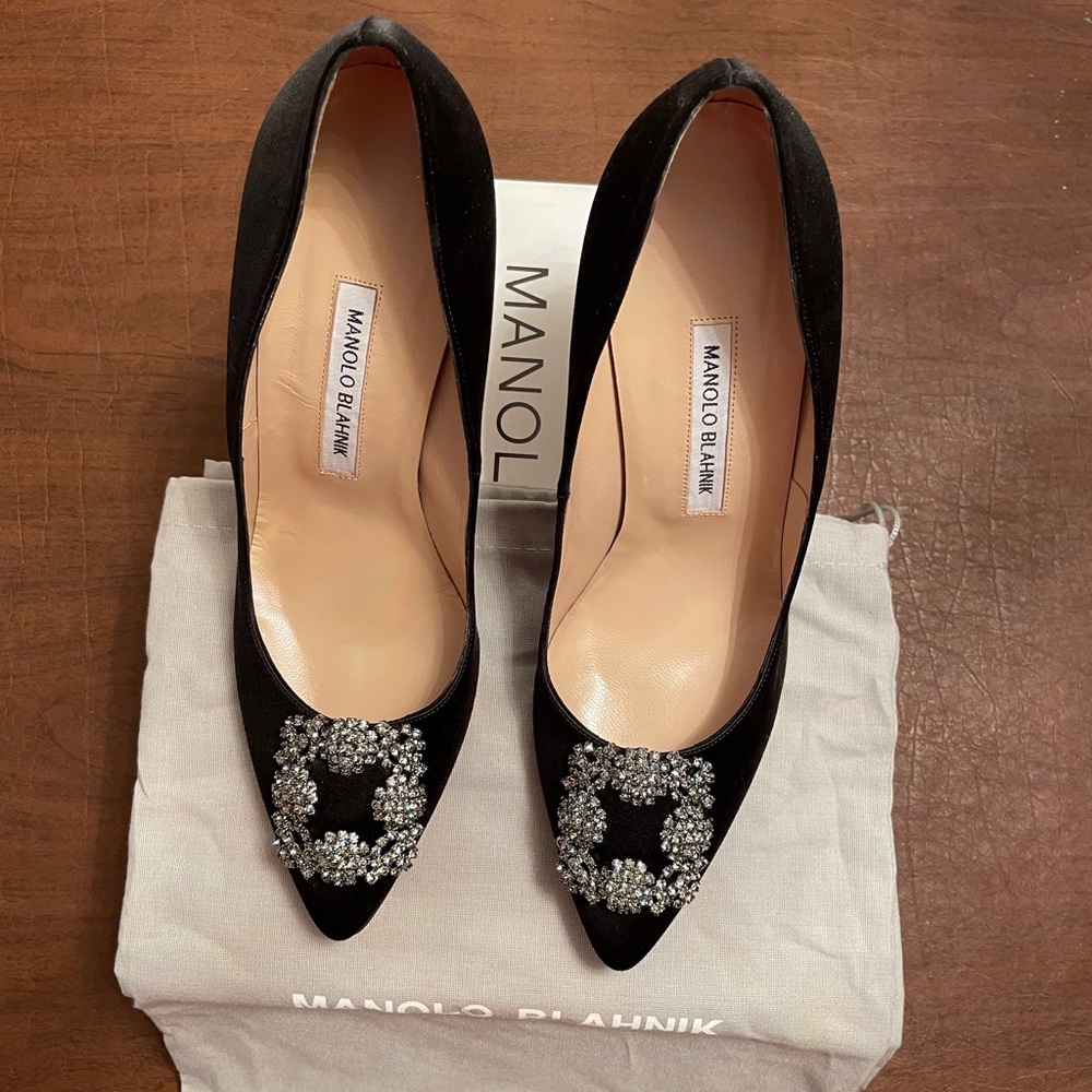 Manolo Blahnik Black Satin Hangisi Pump 105mm